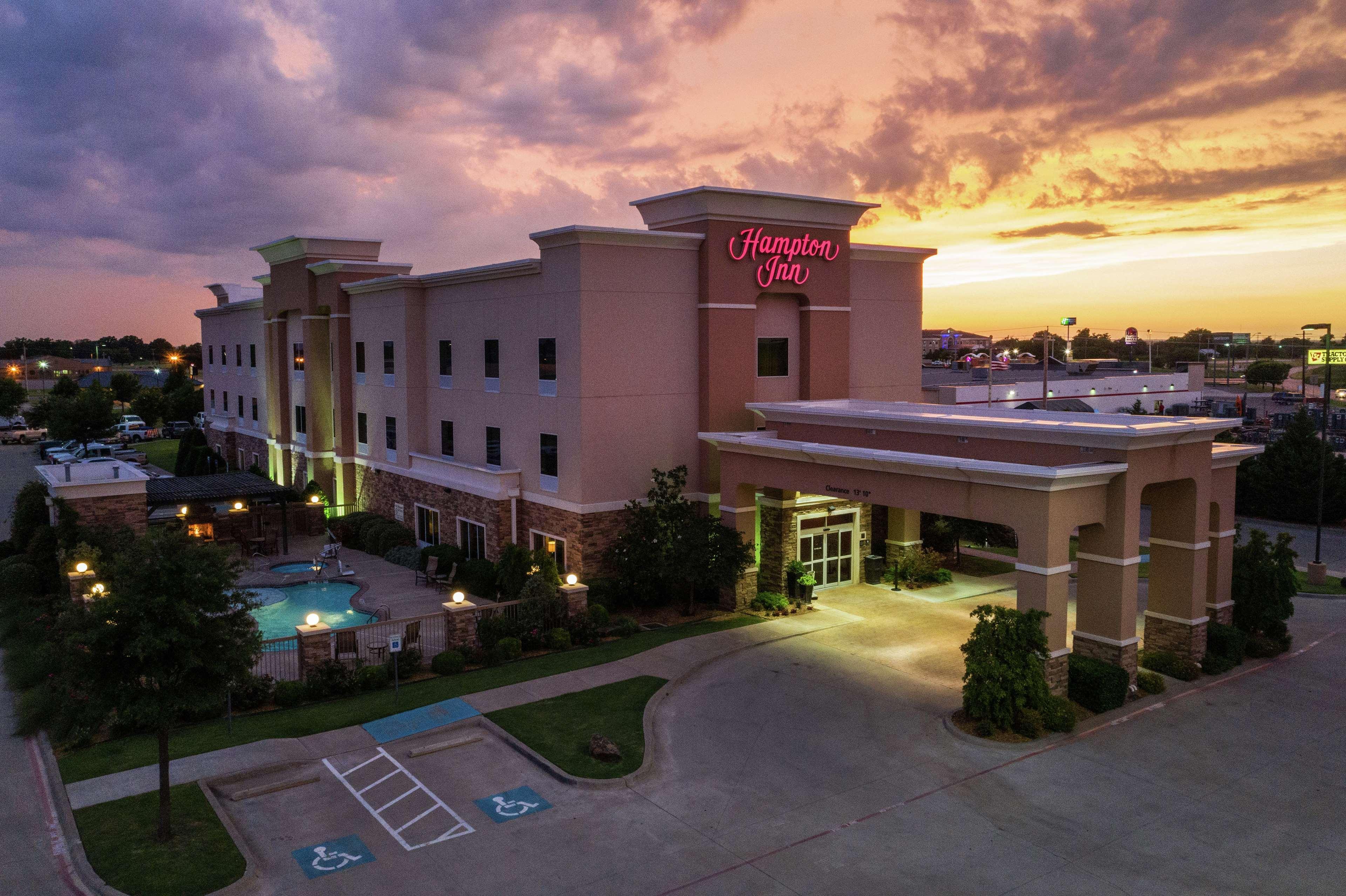 Hampton Inn Vernon Екстер'єр фото