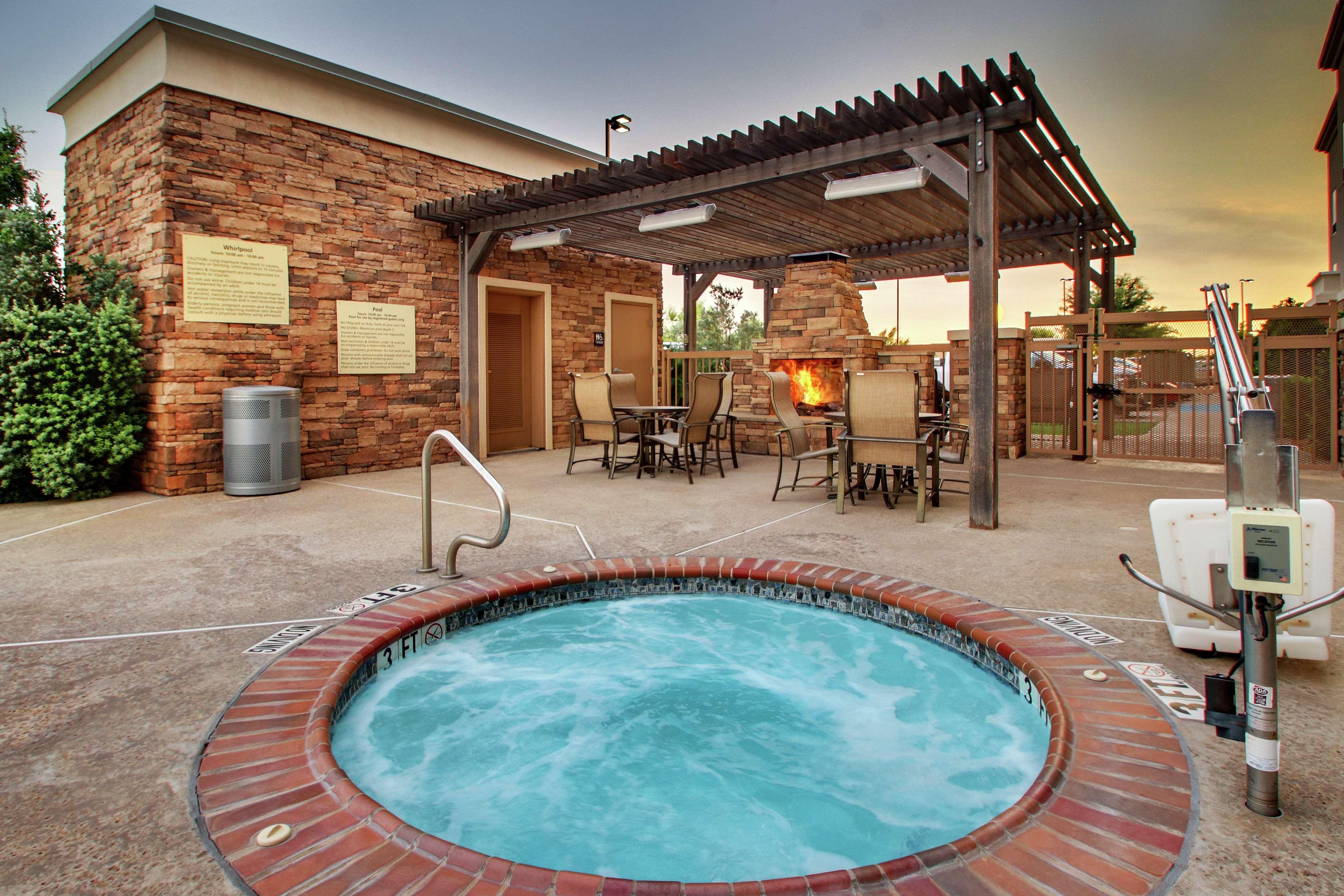 Hampton Inn Vernon Екстер'єр фото