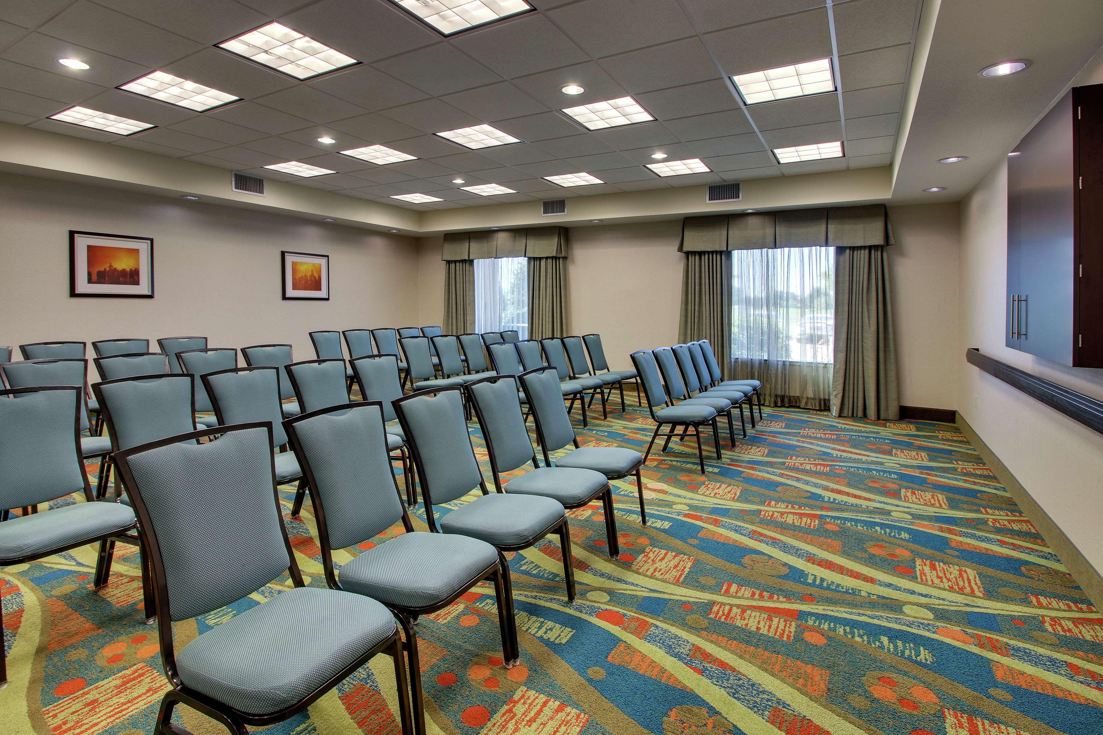 Hampton Inn Vernon Екстер'єр фото