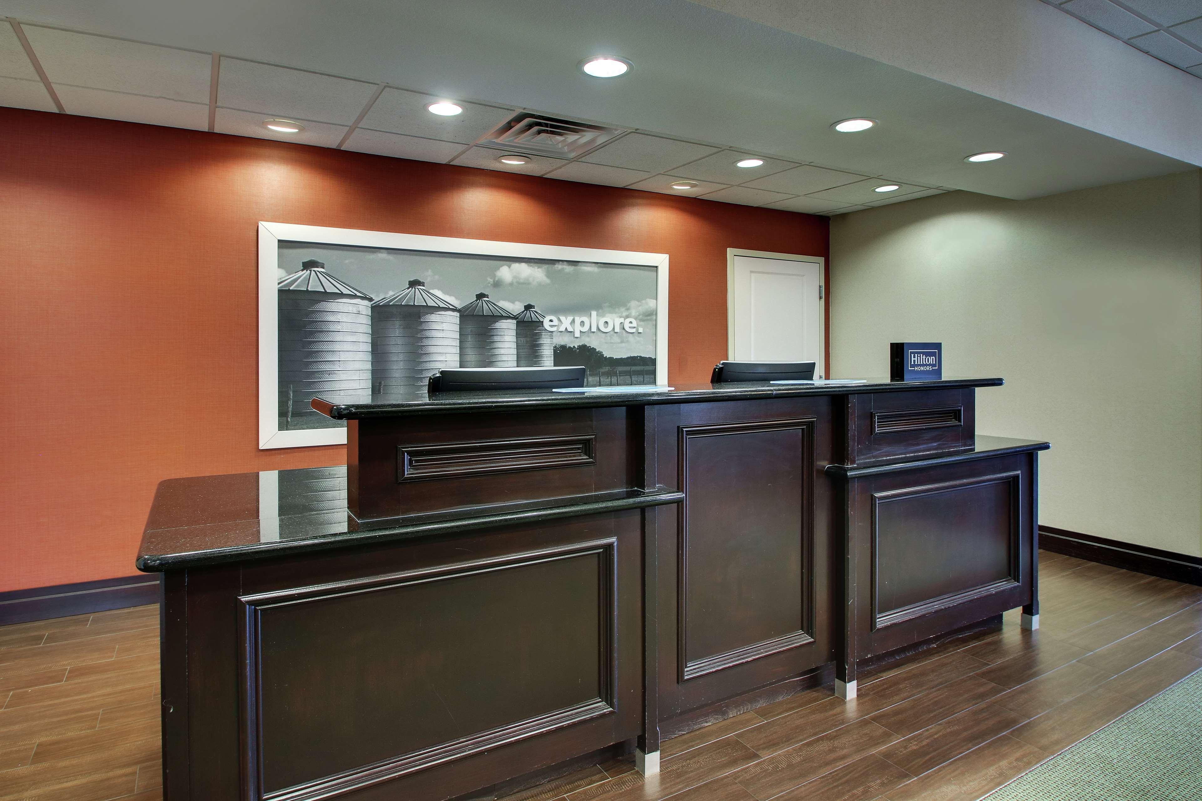 Hampton Inn Vernon Екстер'єр фото