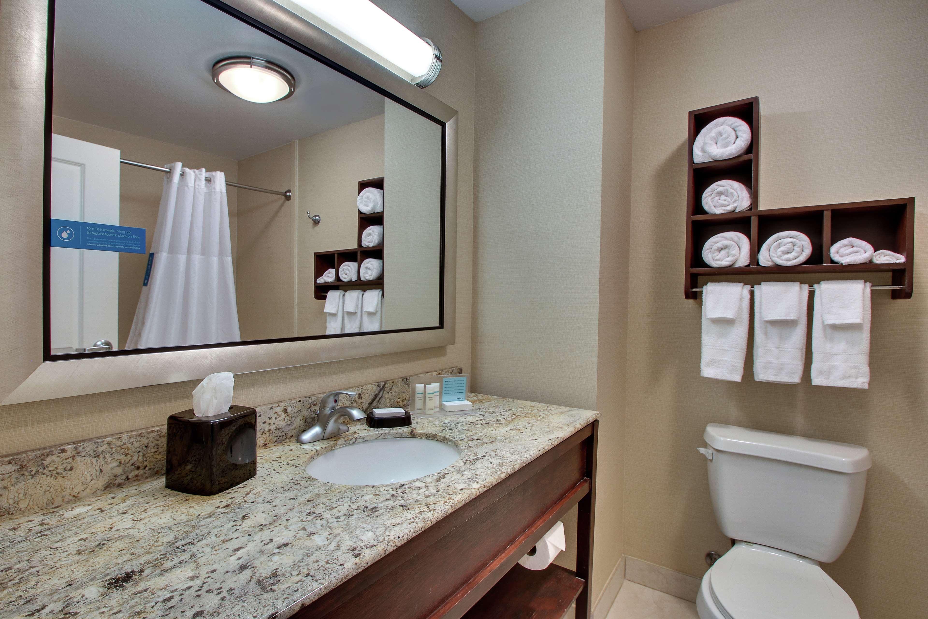 Hampton Inn Vernon Екстер'єр фото