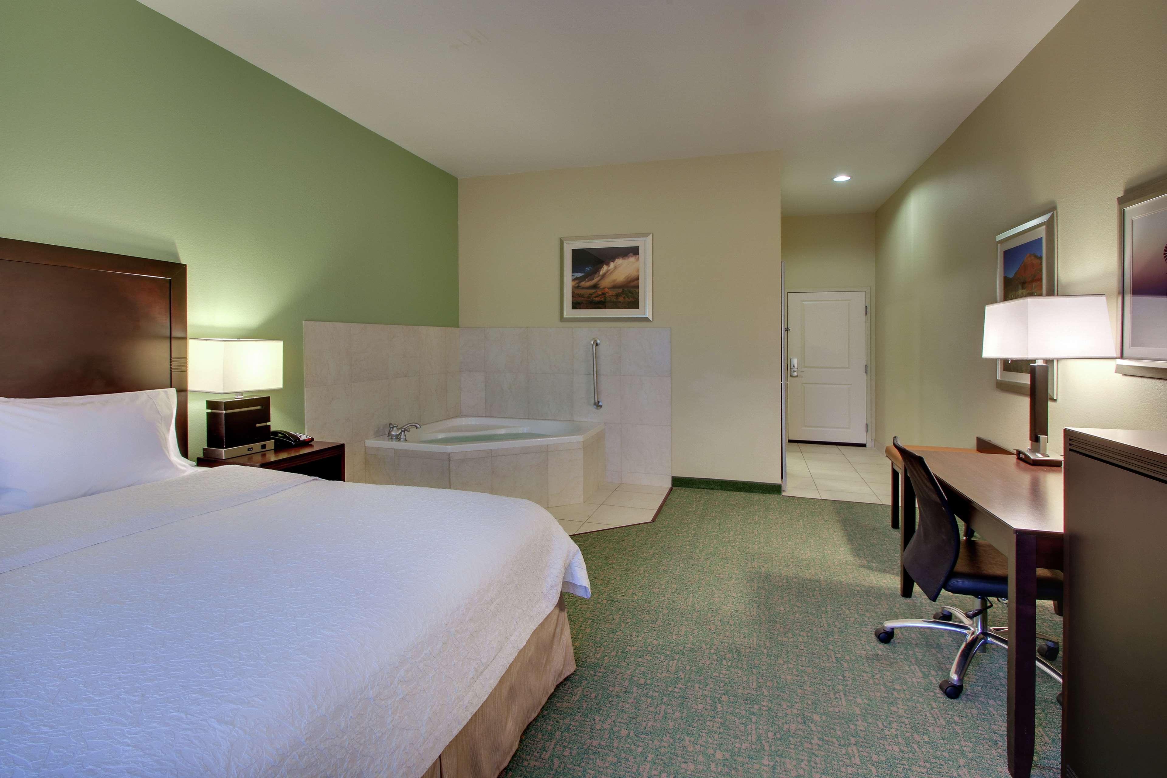 Hampton Inn Vernon Екстер'єр фото